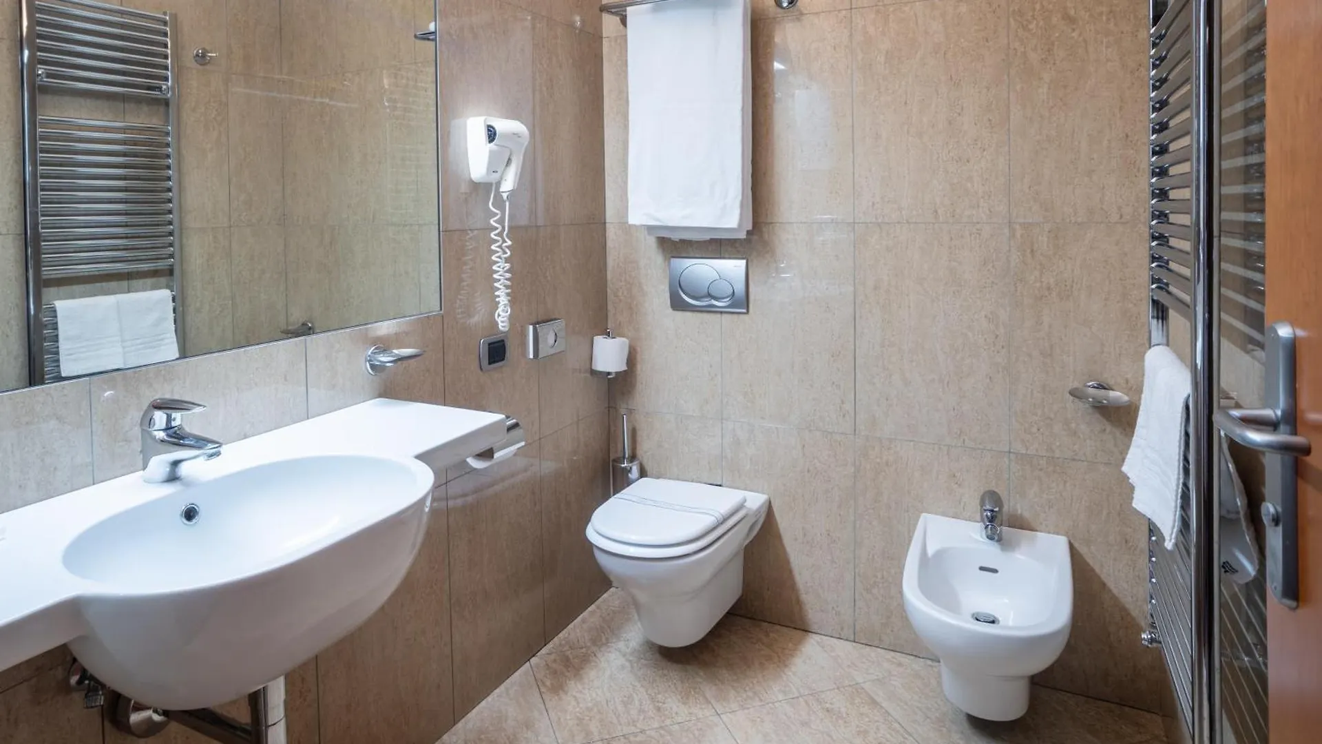 Hotel Airone غروسيتو 4*,