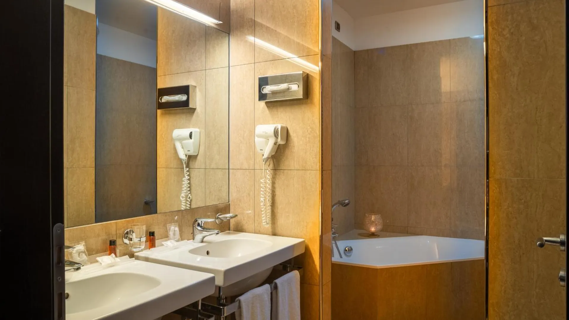 Hotel Airone غروسيتو