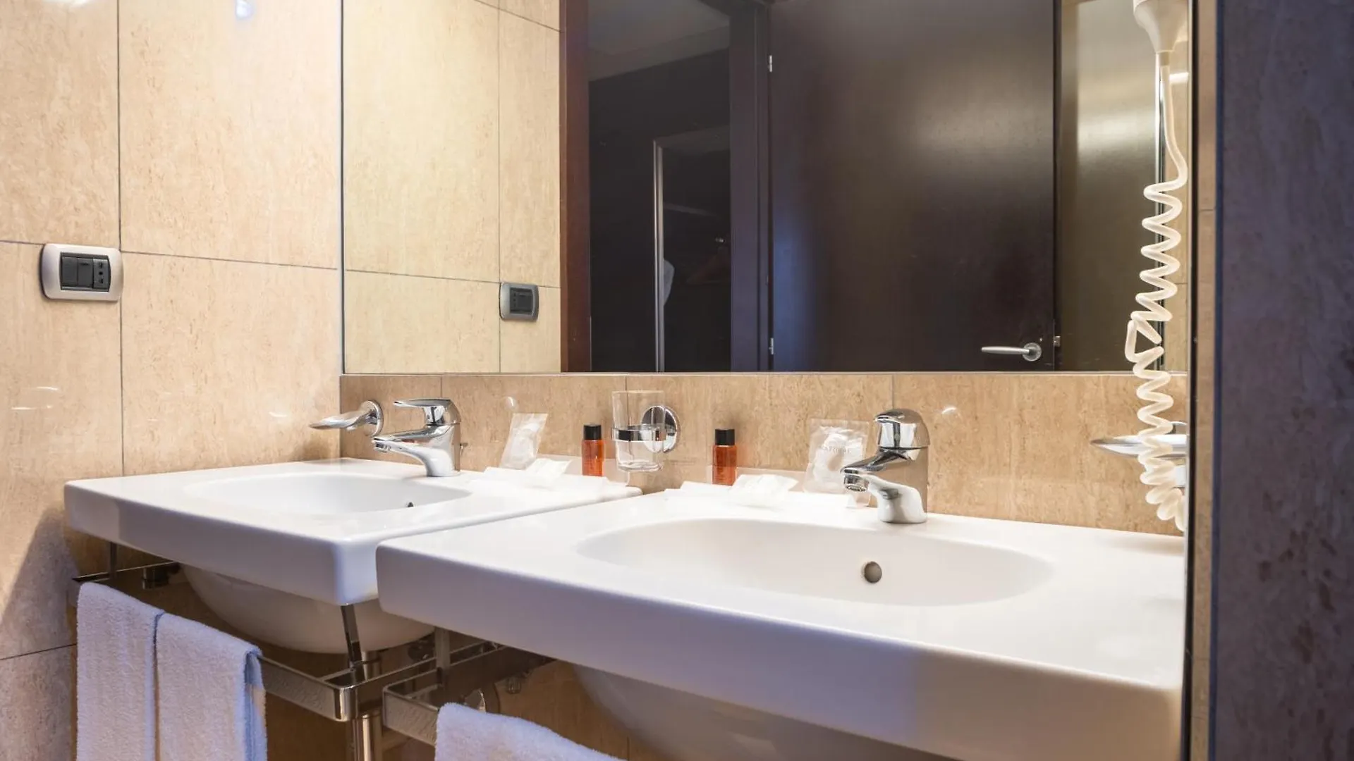 Hotel Airone غروسيتو